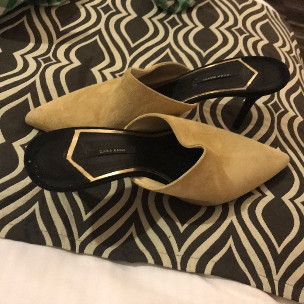 SHOES - Picture 4 of 9